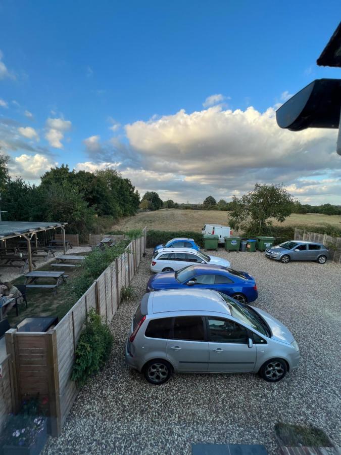 The Six Bells Hotel Beenham Exterior foto